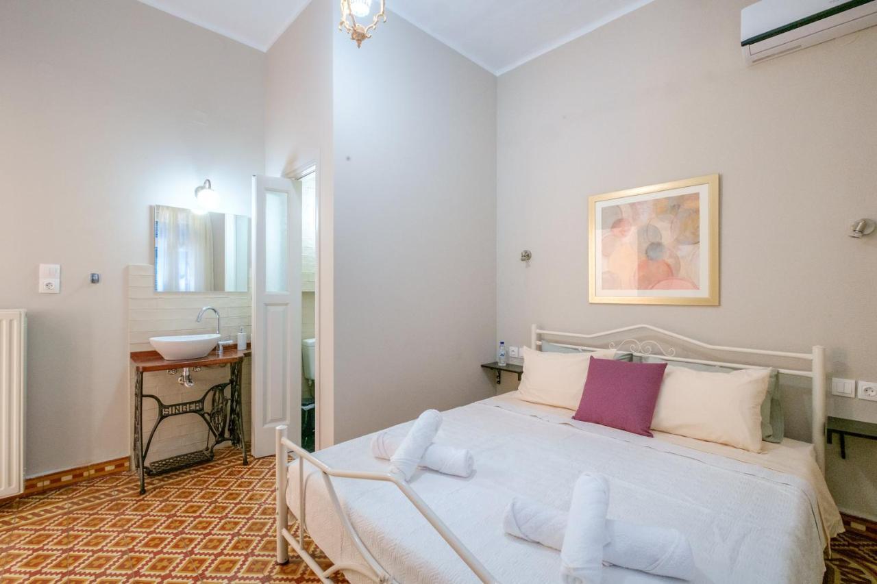 Grandma's Chic In Chania Venetian Harbor * Chrissi Akti Chania